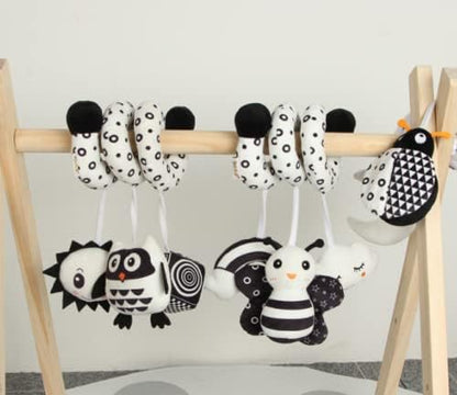 Mobile en tissus noir et blanc Montessori