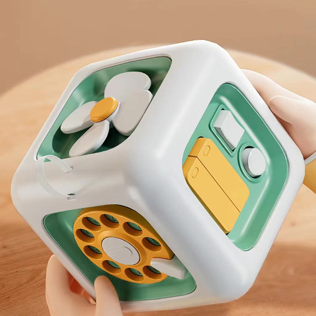 Cube sensorielle 6 en 1 Montessori